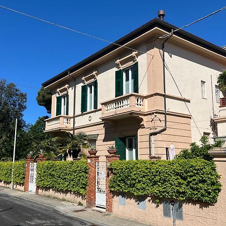 Pura Vida Bed and Breakfast Viareggio Exteriör bild