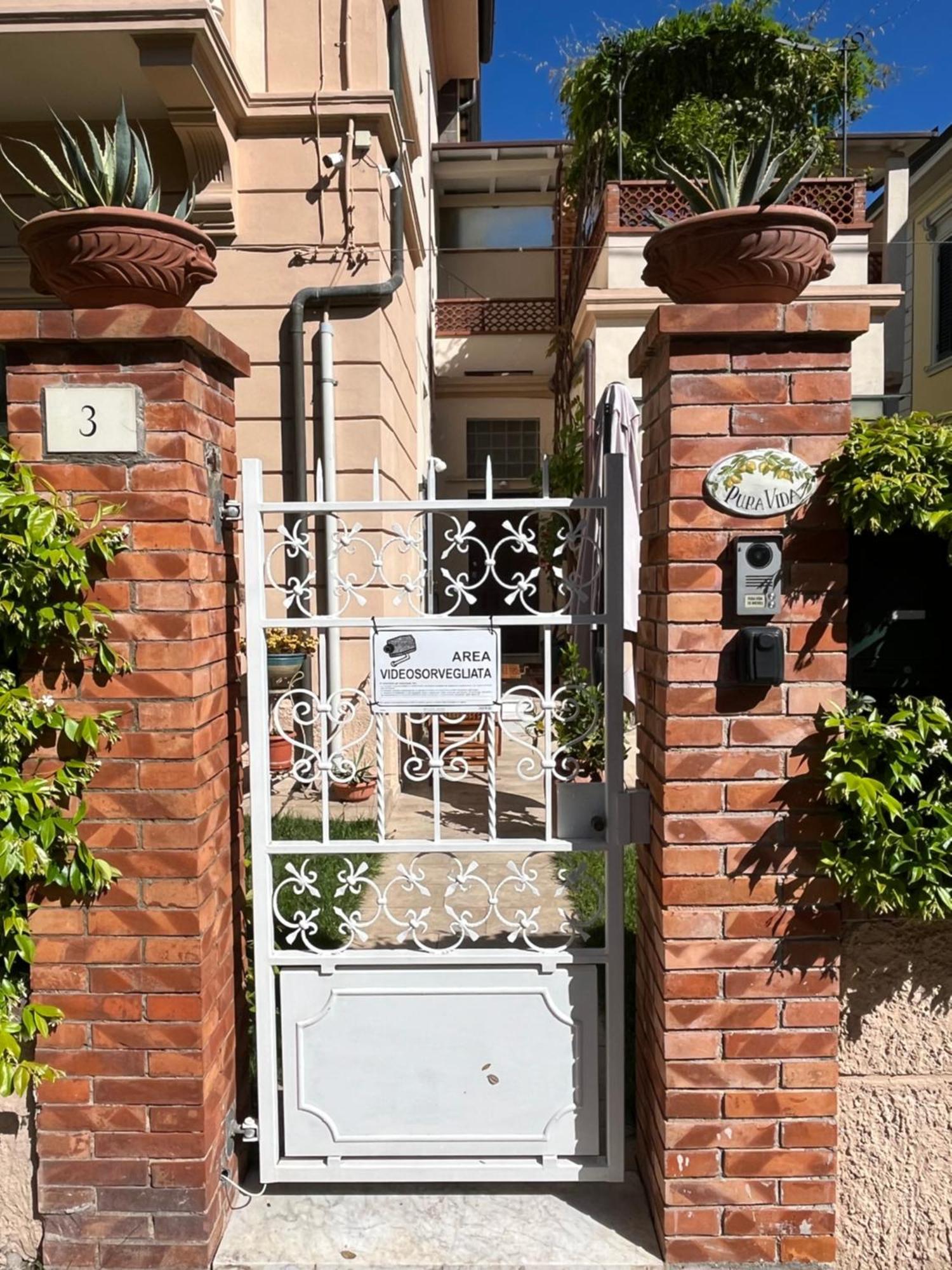 Pura Vida Bed and Breakfast Viareggio Exteriör bild