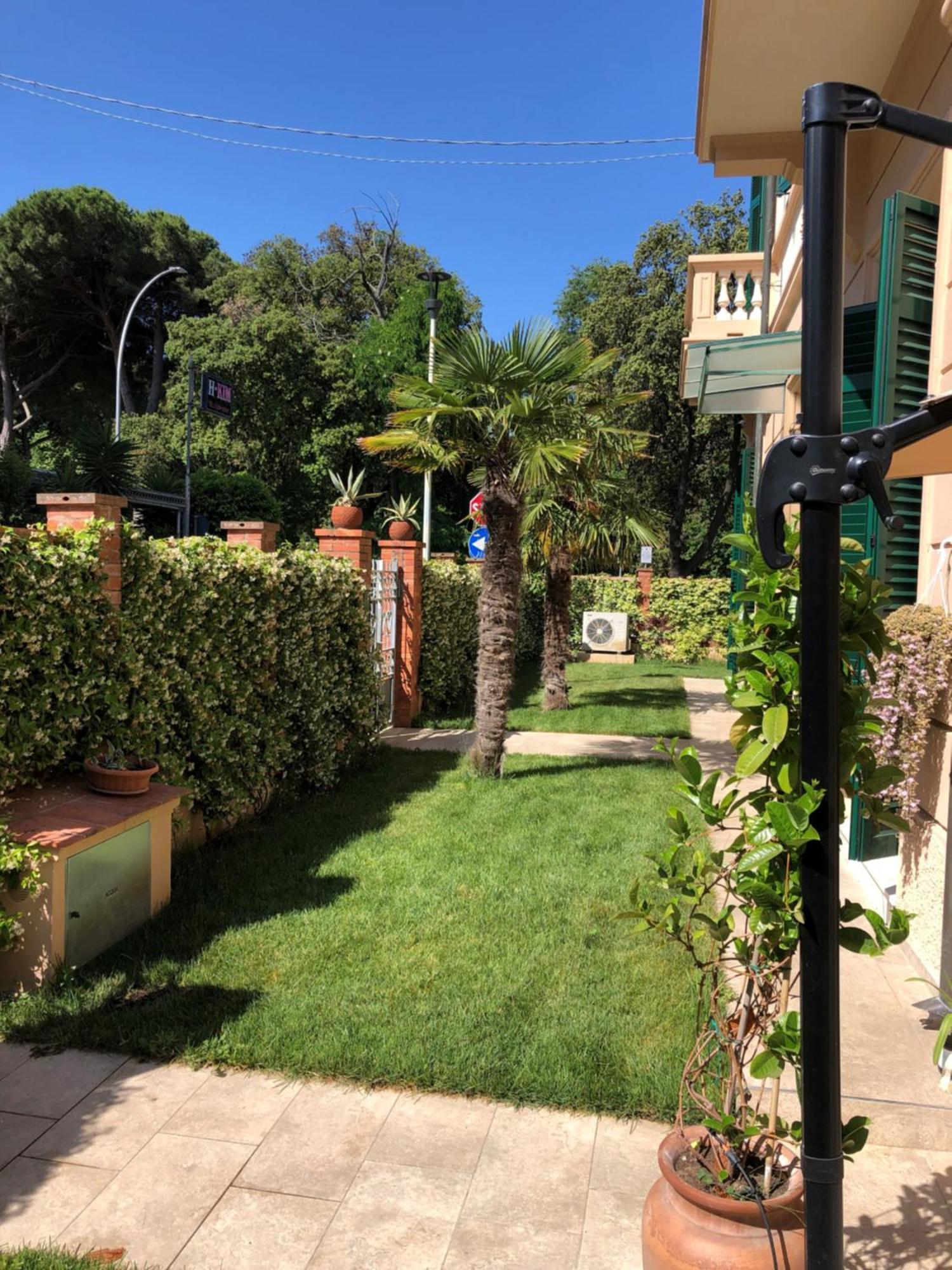 Pura Vida Bed and Breakfast Viareggio Exteriör bild