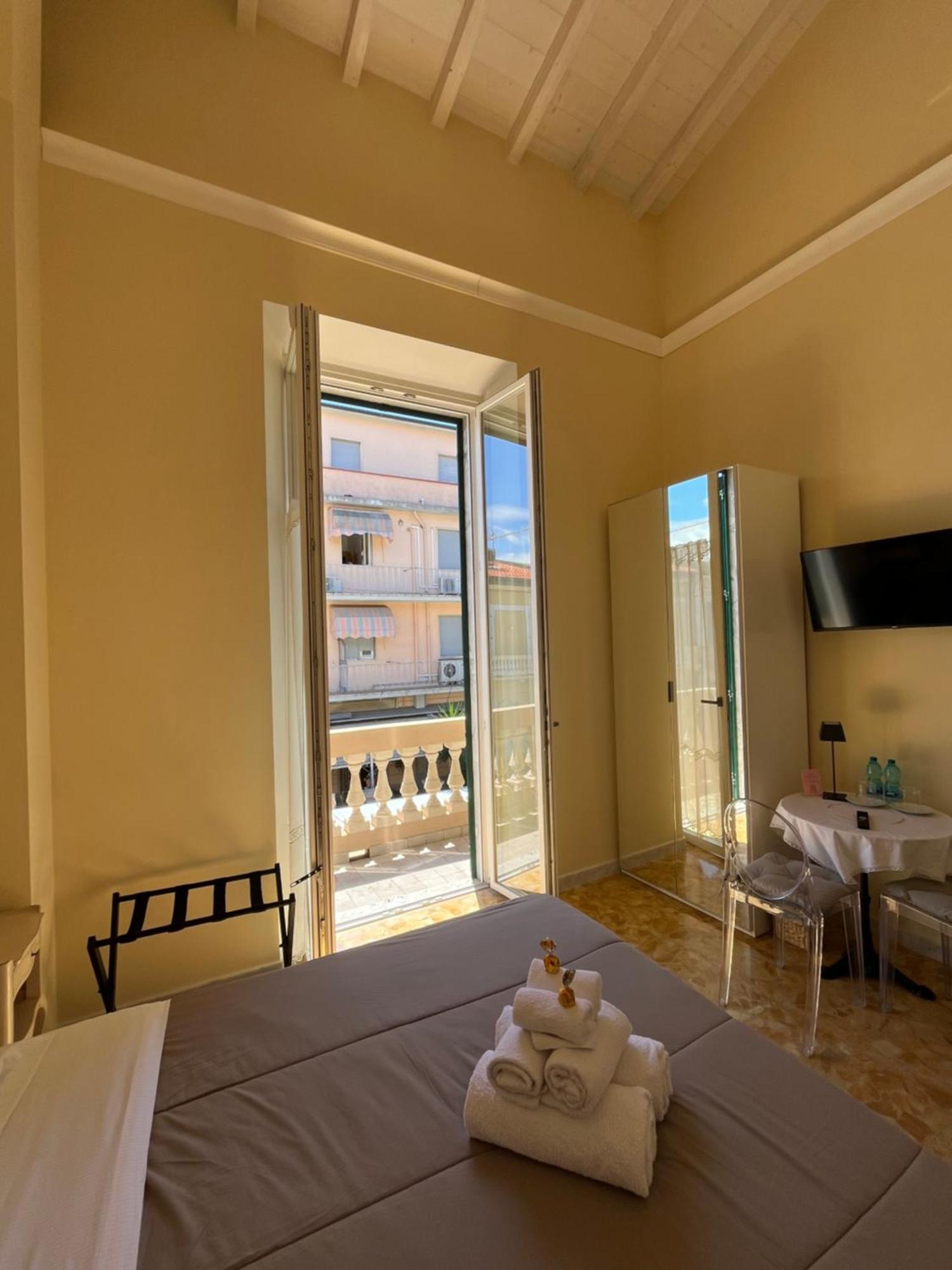 Pura Vida Bed and Breakfast Viareggio Exteriör bild